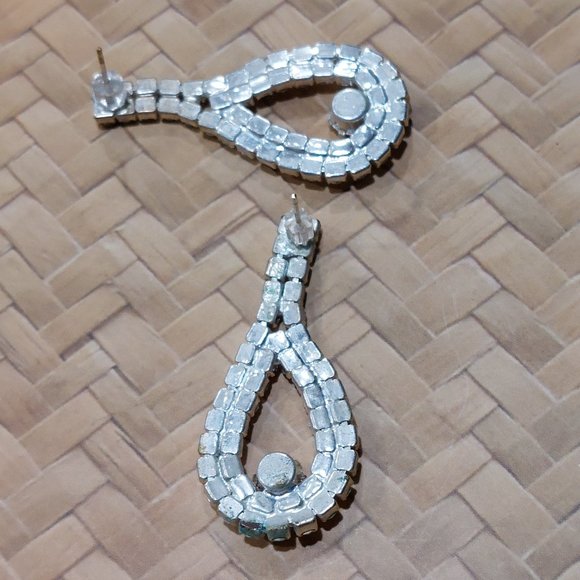 Women's Teardrop Dangle Rhinestones Earrings - NWOT - Picture 4 of 7